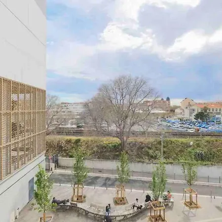 Moderne Luxueux Parking Ac Cote De La Nice