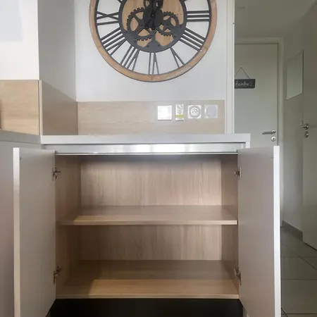 Moderne Luxueux Parking Ac Cote De La *