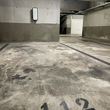 Moderne Luxueux Parking Ac Cote De La *